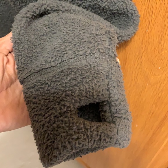 Kavu small full zip Sherpa fleece jacket.   EUC.   Grey.  Button high collar. - Picture 6 of 6